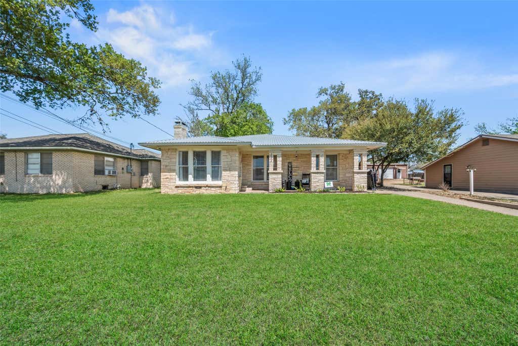 Photo of 234 E Obryant Street, Bellville, TX 77418 (MLS # 30455293)