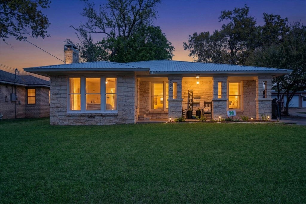 Photo of 234 E Obryant Street, Bellville, TX 77418 (MLS # 30455293)