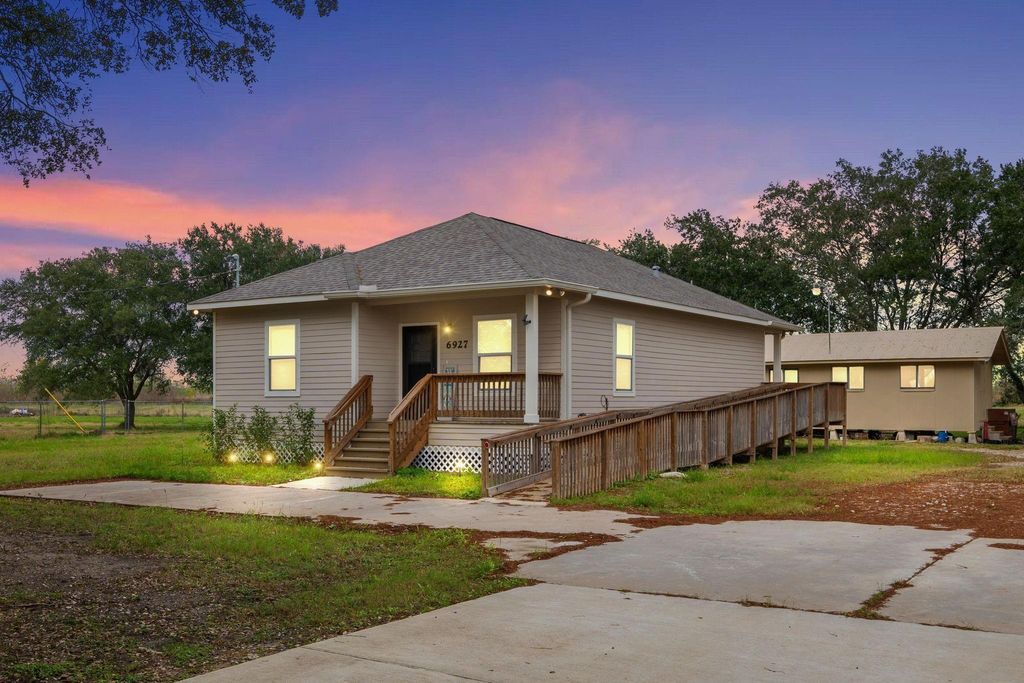 Photo of 6927 David Street, Pearland, TX 77584 (MLS # 66093309)