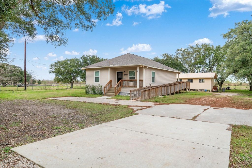 Photo of 6927 David Street, Pearland, TX 77584 (MLS # 66093309)