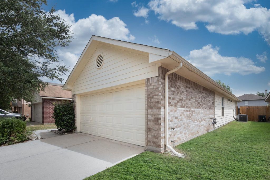 Photo of 11914 Rolling Stream Drive, Tomball, TX 77375 (MLS # 46998046)