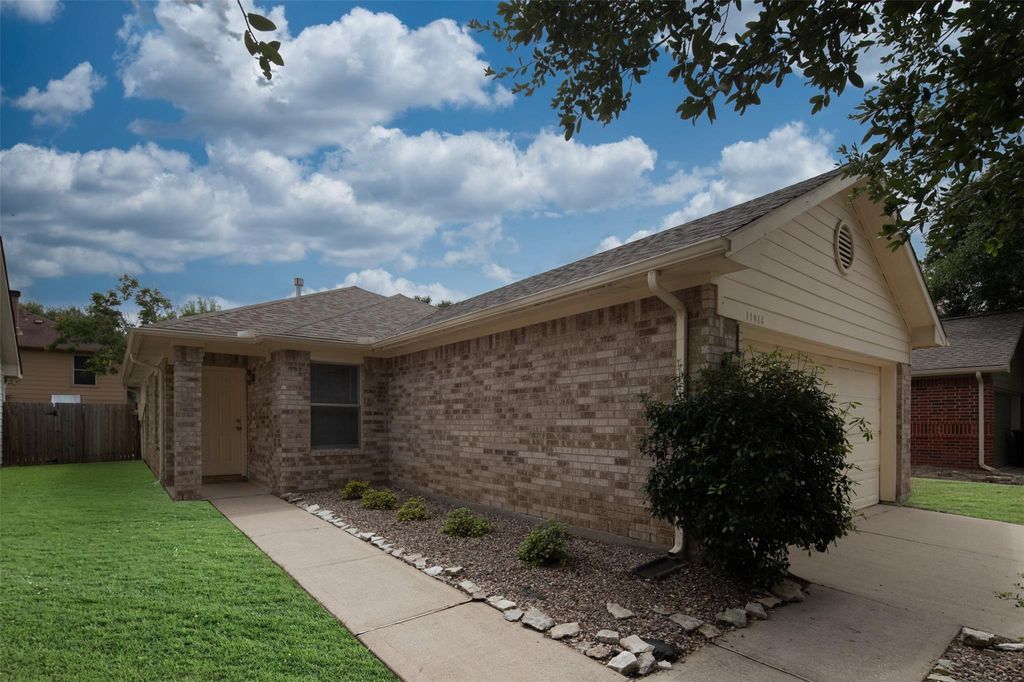 Photo of 11914 Rolling Stream Drive, Tomball, TX 77375 (MLS # 46998046)