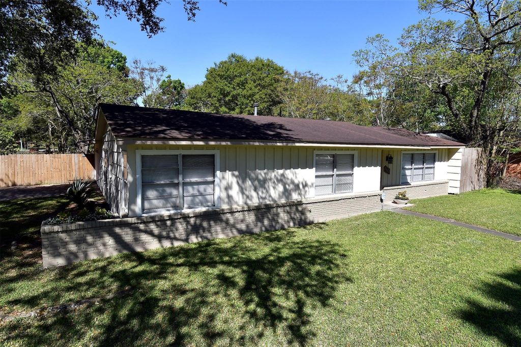 Photo of 8510 Robindell Drive, Houston, TX 77074 (MLS # 38570987)