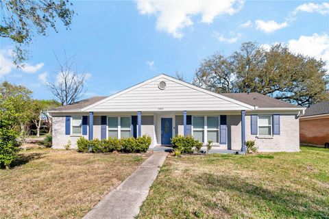 Photo of 11403 Braewick Drive, Houston, TX 77035 (MLS # 40608376)