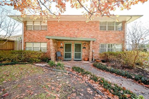 Photo of 2821 Eastgrove Lane, Houston, TX 77027 (MLS # 10462167)