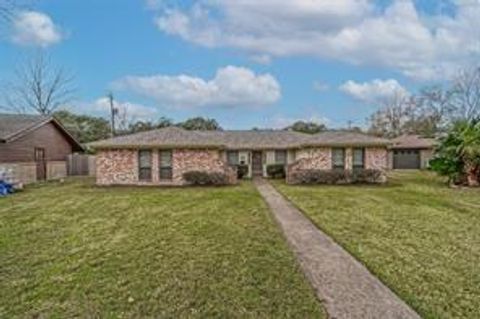 Photo of 1111 Pecan Circle, Seabrook, TX 77586 (MLS # 21772466)