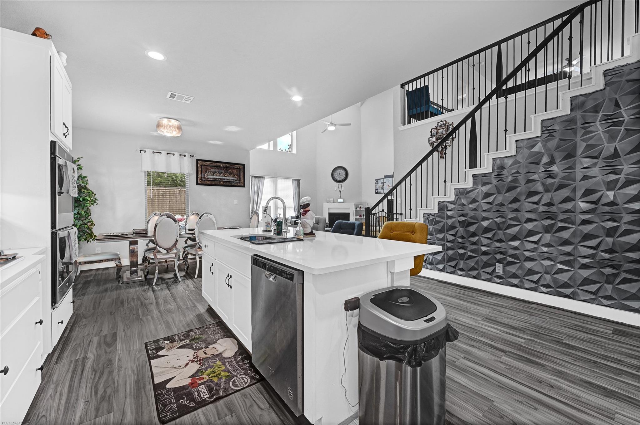 2512 Ravenna Court