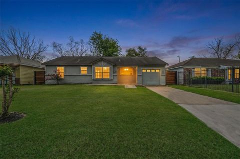 Photo of 4114 Dacca Drive, Houston, TX 77047 (MLS # 72163018)