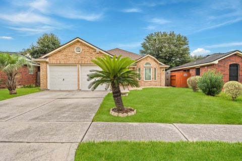 Photo of 5010 E Newpark Drive, Houston, TX 77041 (MLS # 33220889)