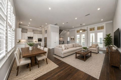 Photo of 2004 Lou Ellen Lane #C, Houston, TX 77018 (MLS # 54686420)