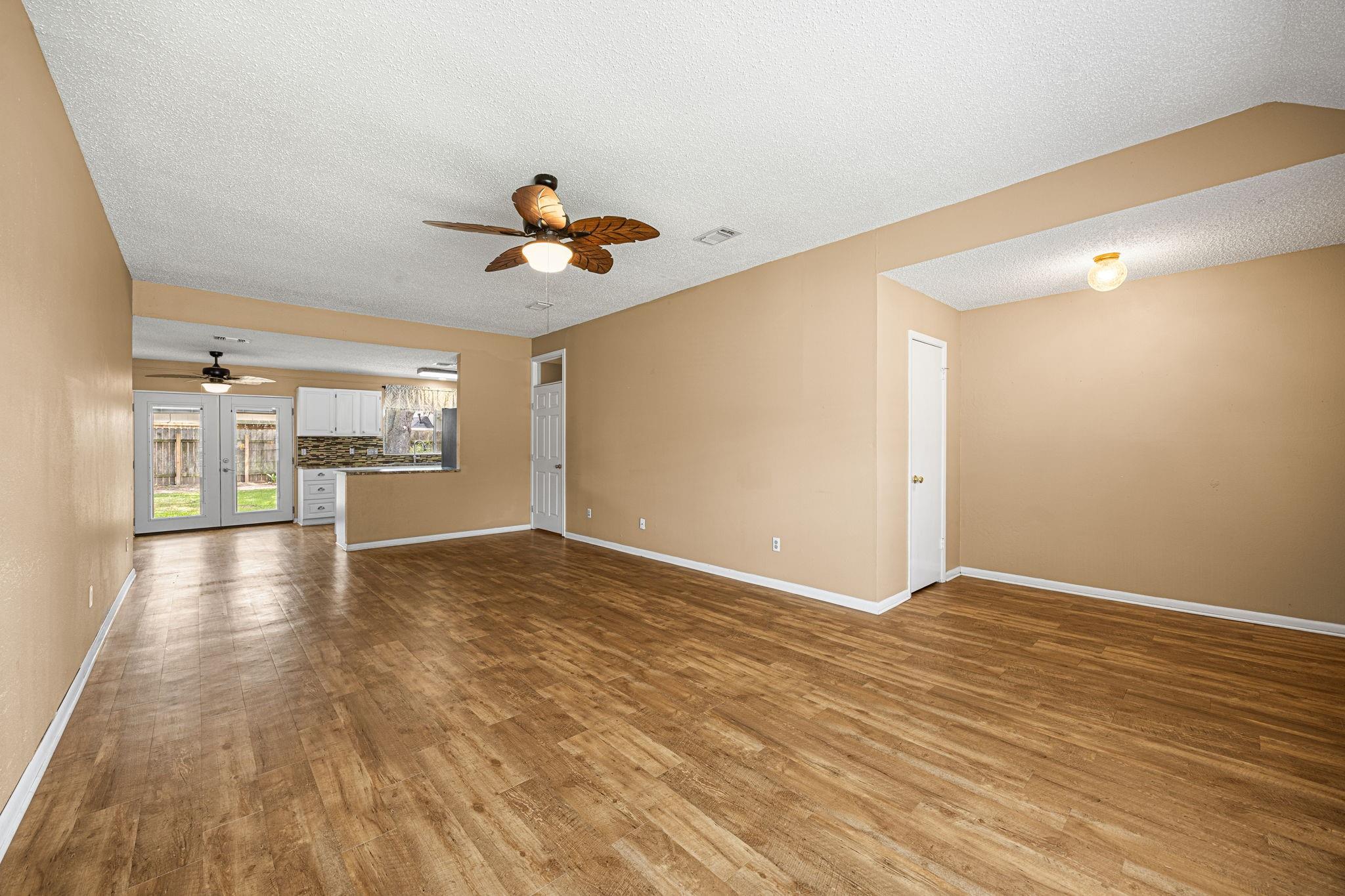 22714 Stratford House Lane
