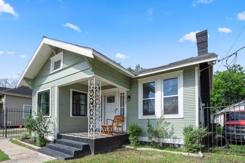 Tiny photo for 2519 Stevens Street, Houston, TX 77026 (MLS # 52471280)