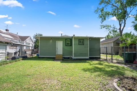 Tiny photo for 2519 Stevens Street, Houston, TX 77026 (MLS # 52471280)