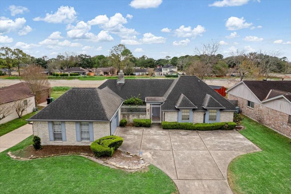 Photo of 5607 Arncliffe Drive, Houston, TX 77088 (MLS # 22217637)