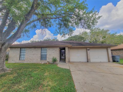 Photo of 214 Williamsburg Avenue, Victoria, TX 77904 (MLS # 65602711)