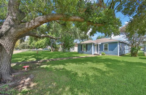 Photo of 1606 W 8th Street, Freeport, TX 77541 (MLS # 3722818)