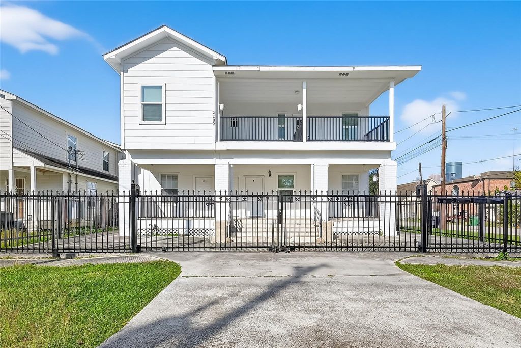 Photo of 2202 Hutchins Street #C, Houston, TX 77003 (MLS # 81128703)