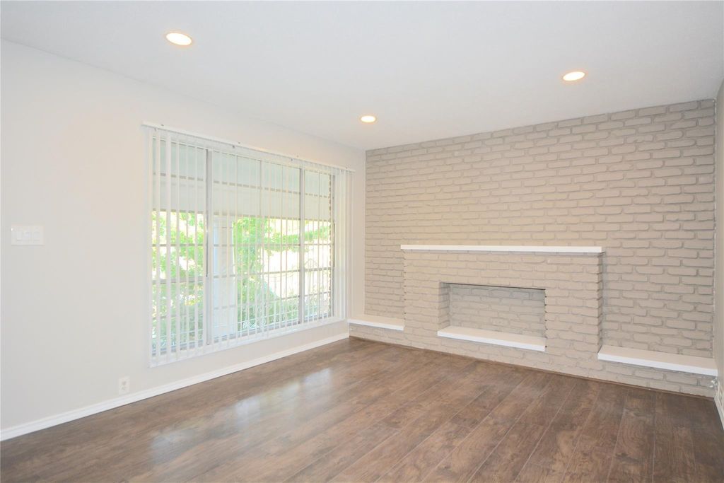Photo of 2121 Fountain View Drive #18, Houston, TX 77057 (MLS # 28303799)