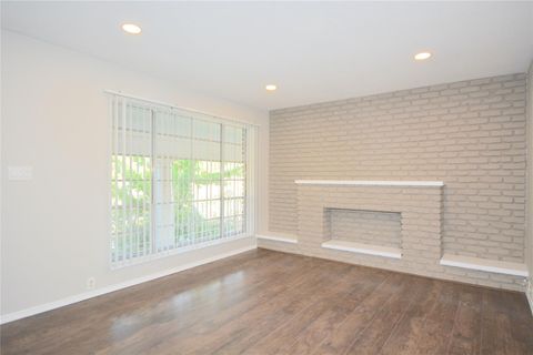 Photo of 2121 Fountain View Drive #18, Houston, TX 77057 (MLS # 28303799)