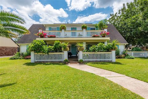 Photo of 1902 Port Royal Drive, Nassau Bay, TX 77058 (MLS # 34935572)