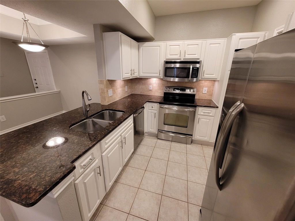 Photo of 2350 Westcreek Lane #6313, Houston, TX 77027 (MLS # 32023442)