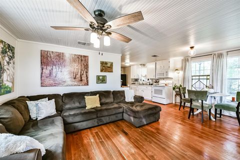 Homes For Sale - 1628 Us Highway 90a West<br/> Lavaca County, Hallettsville, TX 77964