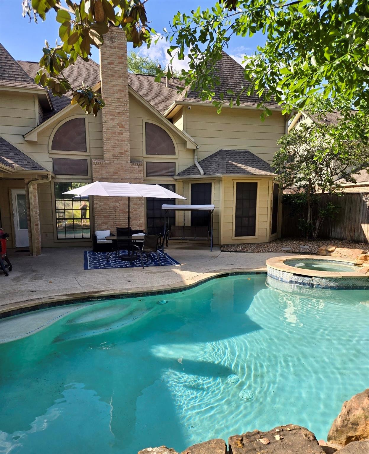 5823 Ashmere Ln