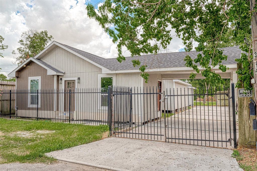 Photo of 3014 Delia Street, Houston, TX 77026 (MLS # 11153003)