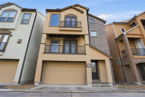 Photo of 11017 Upland Forest Drive, Houston, TX 77043 (MLS # 83225378)