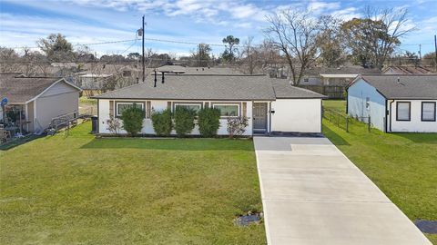 Photo of 2126 Hillshire Drive, Deer Park, TX 77536 (MLS # 96061966)