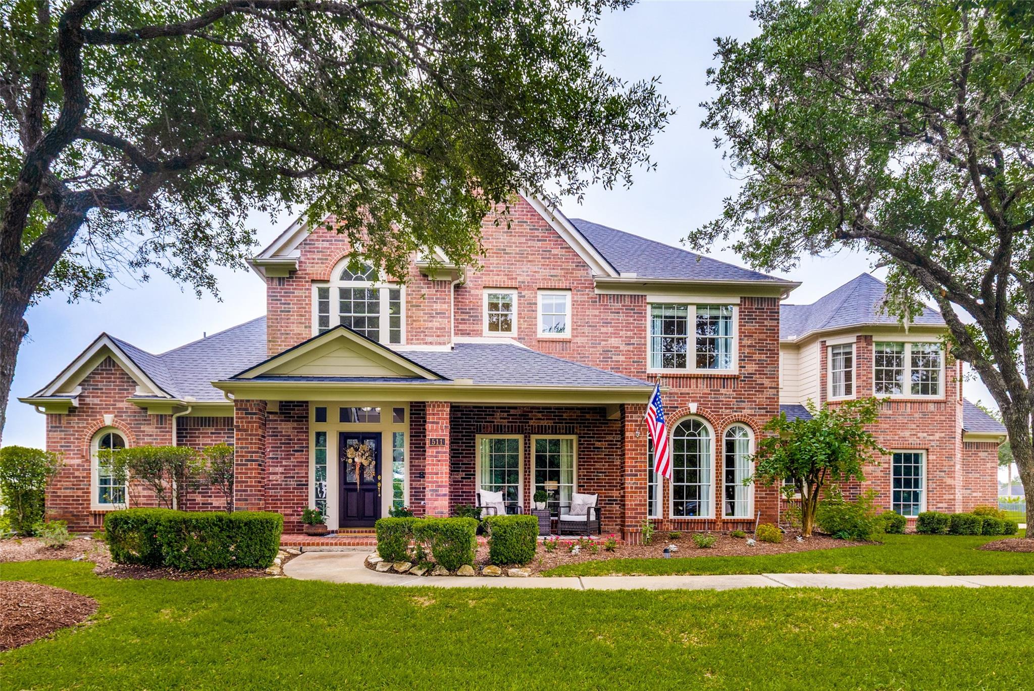511 Royal Lakes Boulevard