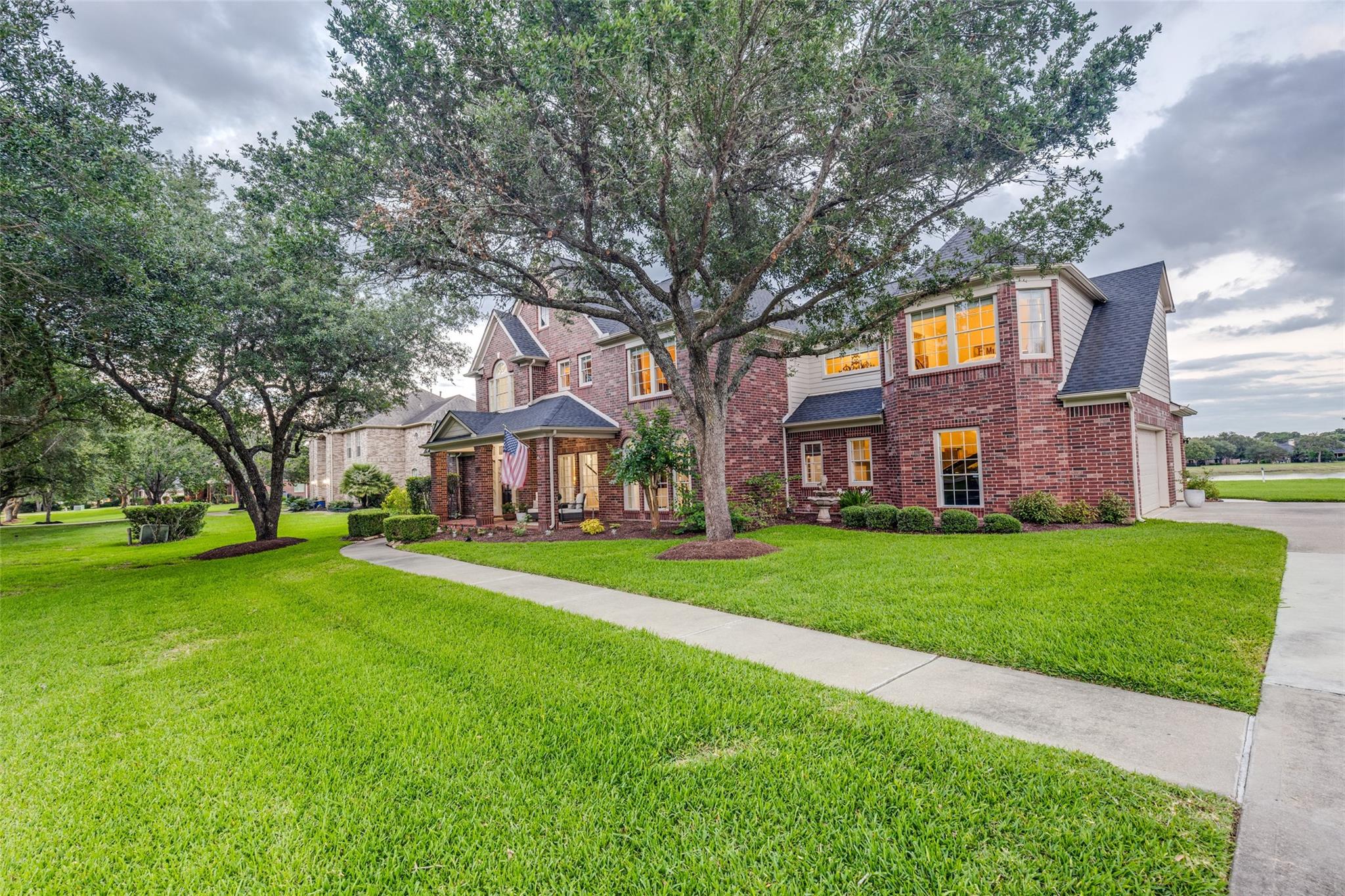 511 Royal Lakes Boulevard