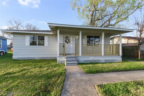 Photo of 986 Dewalt Street, Houston, TX 77088 (MLS # 37225659)