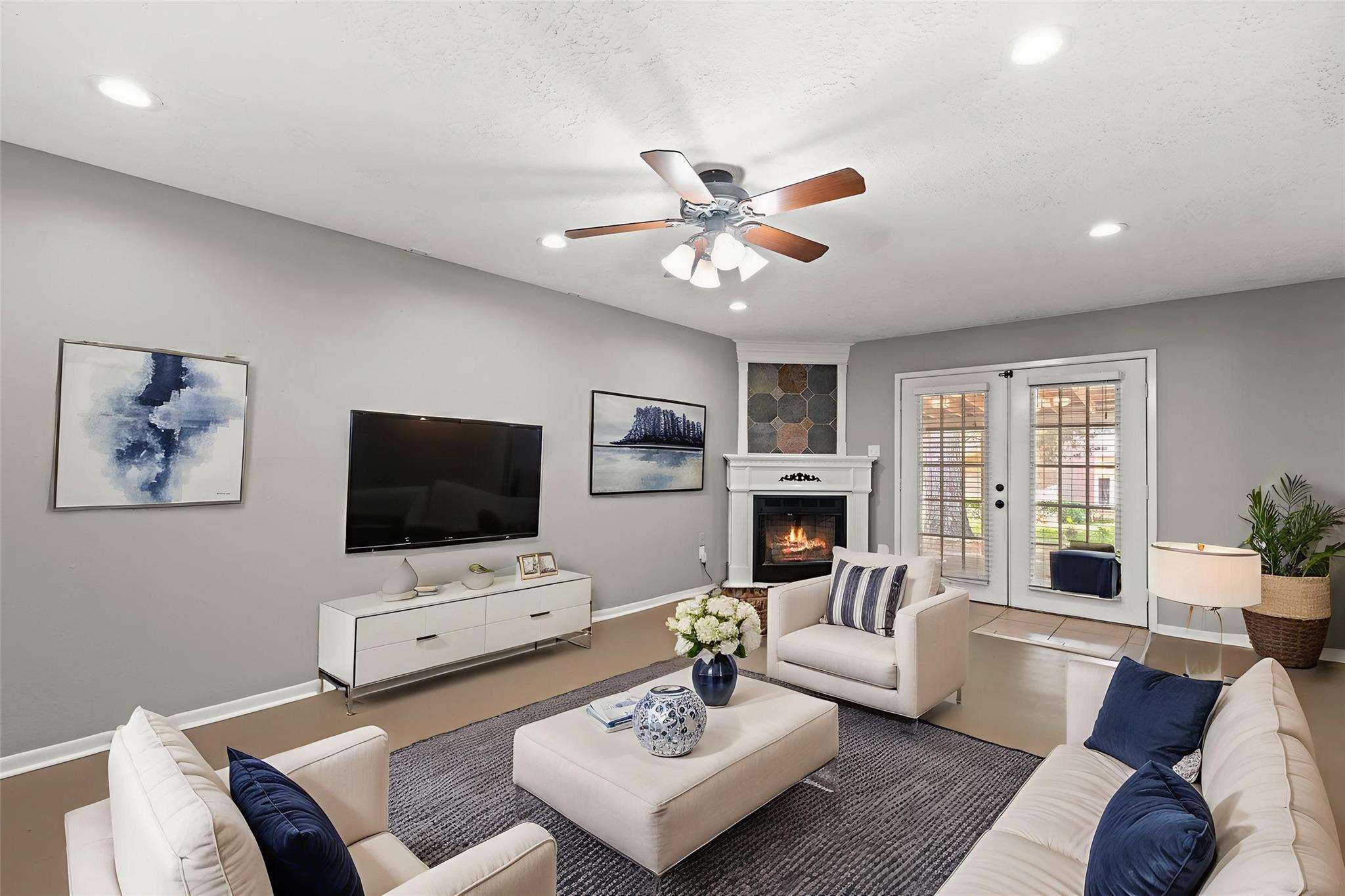15641 Corinthian Way