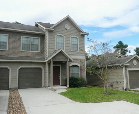 Townhouse For Rent - 37 Woodland Hills Drive #B<br/> Conroe, TX 77303