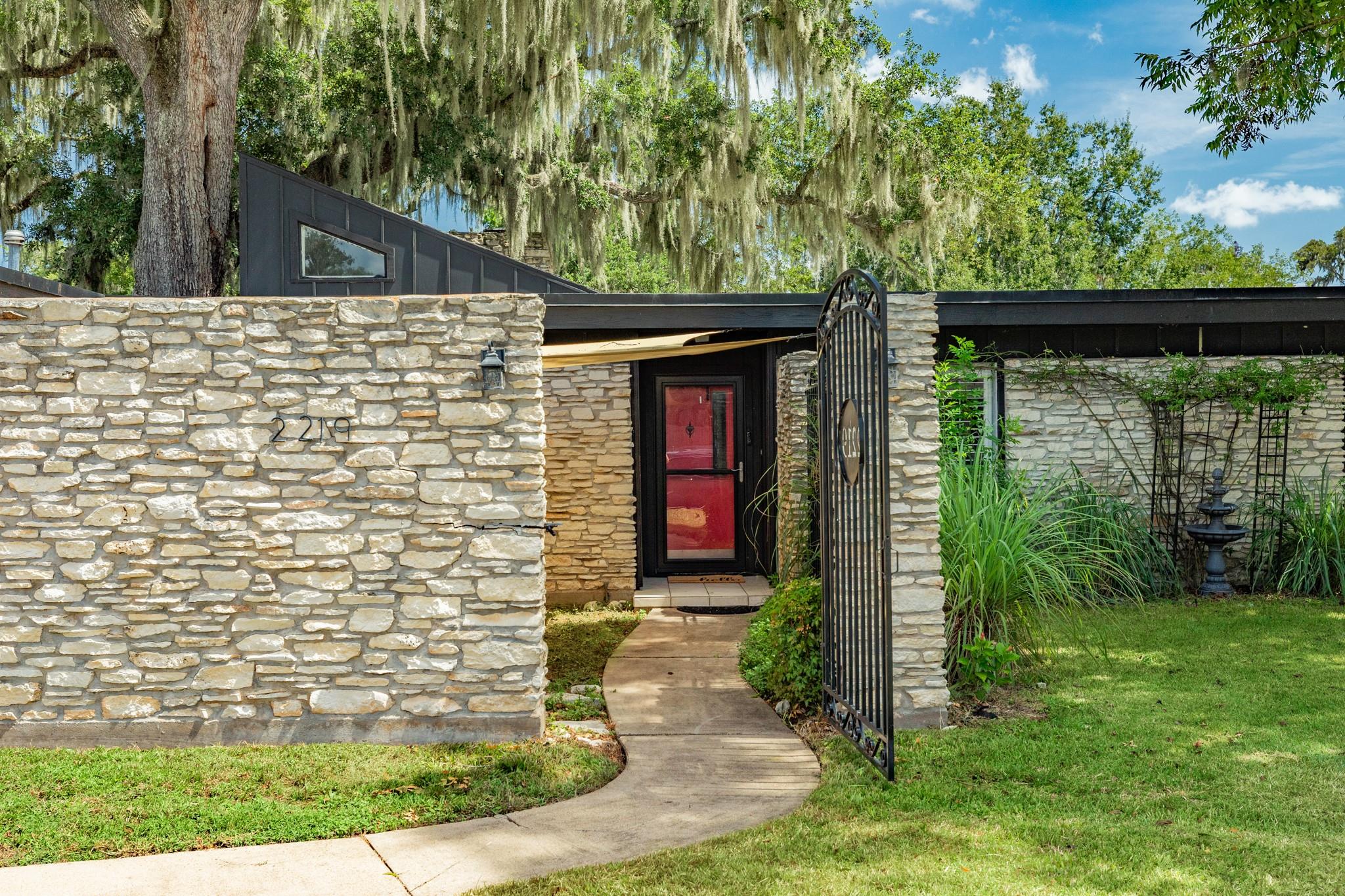 2219 River Oaks Drive