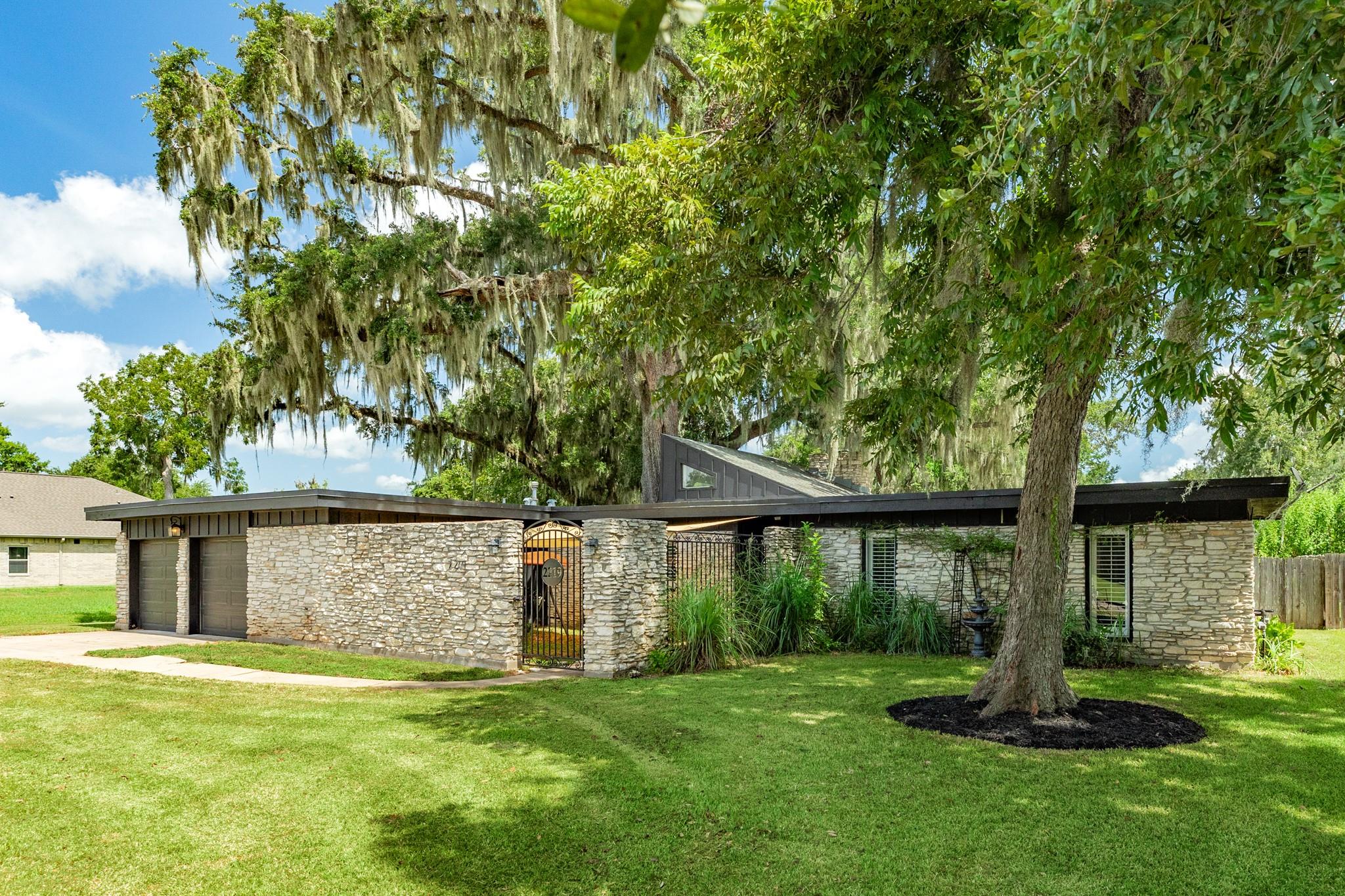 2219 River Oaks Drive