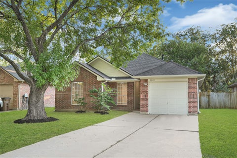 Photo of 3019 Overland Trail, Dickinson, TX 77539 (MLS # 80662021)