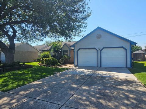 Photo of 1009 Canyon Springs Drive, La Porte, TX 77571 (MLS # 24916053)