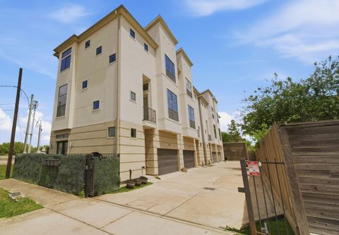 Photo of 1814 Thompson Street, Houston, TX 77007 (MLS # 93514542)