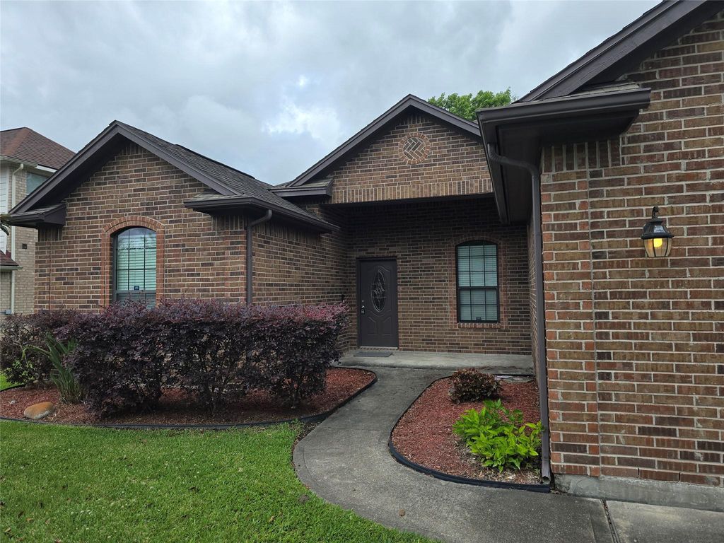 Photo of 5118 Bayou Drive, Dickinson, TX 77539 (MLS # 33572870)