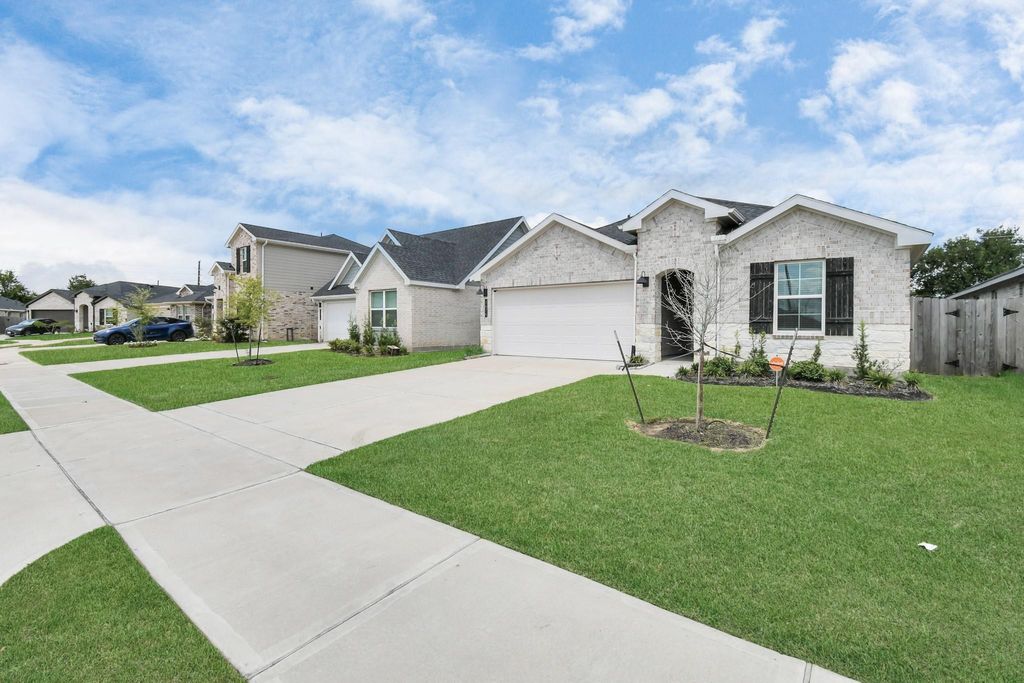 Photo of 1674 Westway Drive, Fresno, TX 77545 (MLS # 19556423)