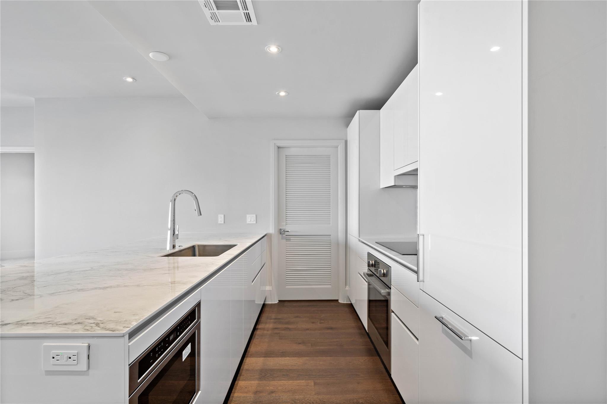 1701 Hermann Drive 30D