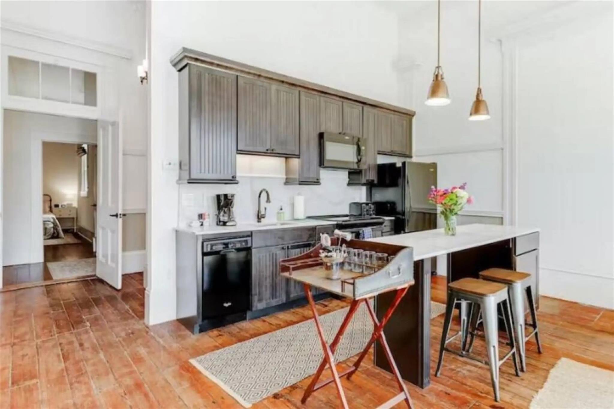 2010 Strand St 202