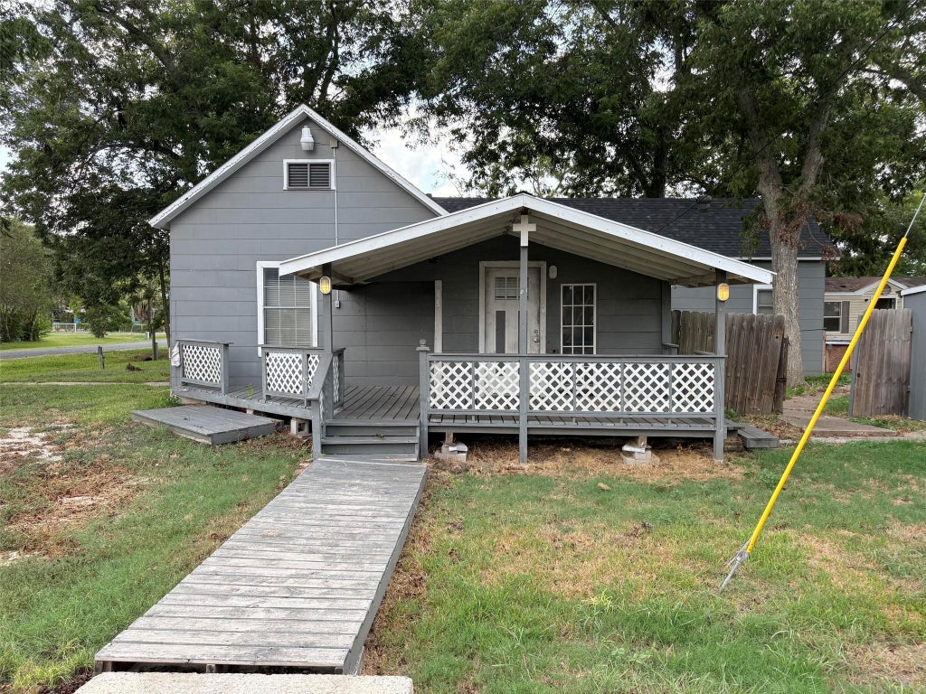 Photo of 802 2nd Street, Louise, TX 77455 (MLS # 69709687)