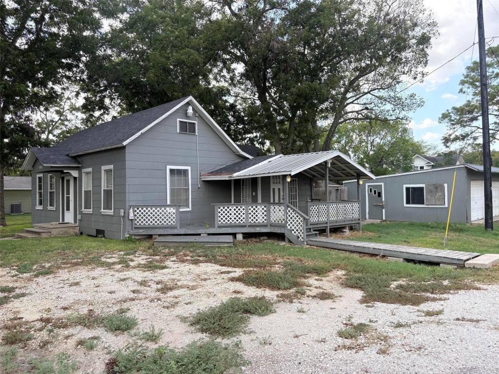 Photo of 802 2nd Street, Louise, TX 77455 (MLS # 69709687)