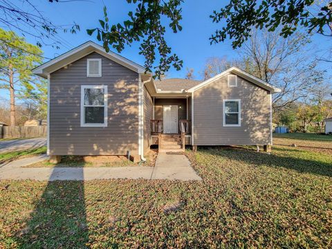 Photo of 3201 J P Davis Avenue, Bay City, TX 77414 (MLS # 63294935)