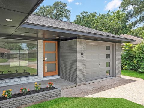 Photo of 1107 Stonecrest Drive, Houston, TX 77018 (MLS # 81424908)