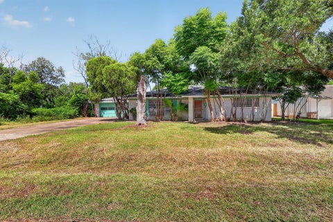 Photo of 8907 Cadawac Road, Houston, TX 77074 (MLS # 68074087)