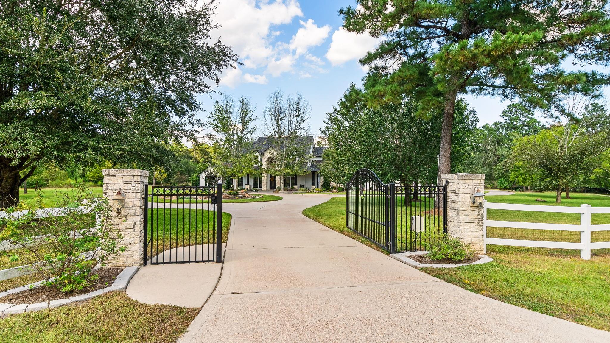 10972 Lake Forest Drive